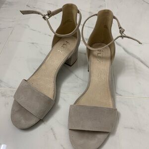 Elegant Le Chateau FLEX Beige leather Ankle Strap Sandals